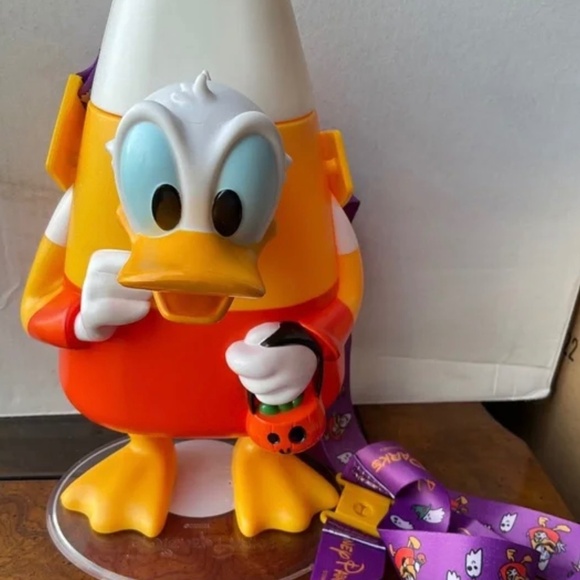 DISNEY  DONALD DUCK   SIPPER CUP COLLECTABLE  NWT - Picture 1 of 3